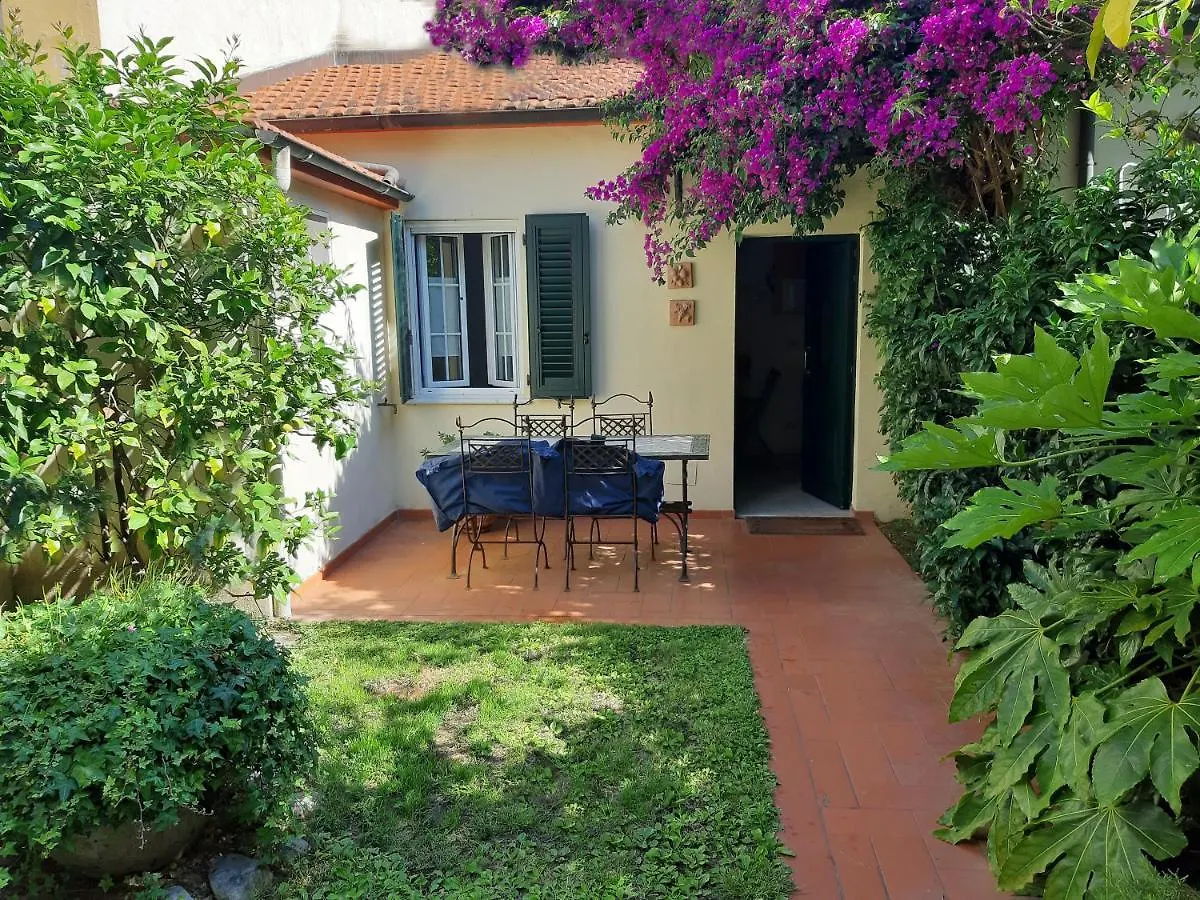 Villino San Martino 350M Dal Mare With Covered Parking Viareggio