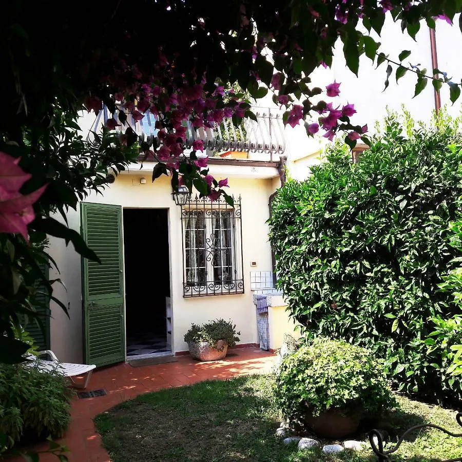 Villino San Martino 350M Dal Mare With Covered Parking Viareggio Italy