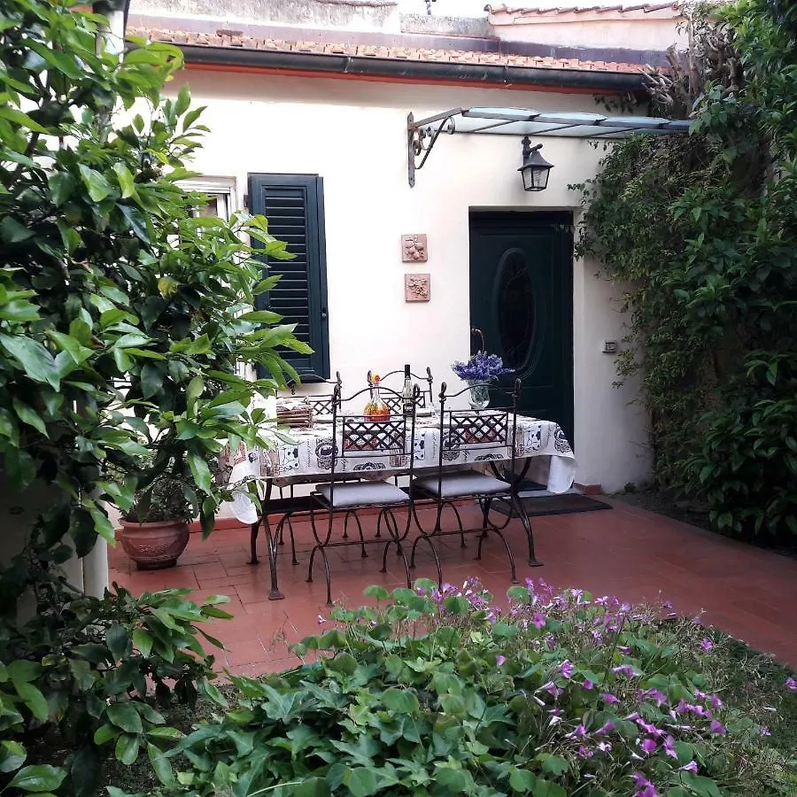 Villino San Martino 350M Dal Mare With Covered Parking Viareggio 0*,  Itálie